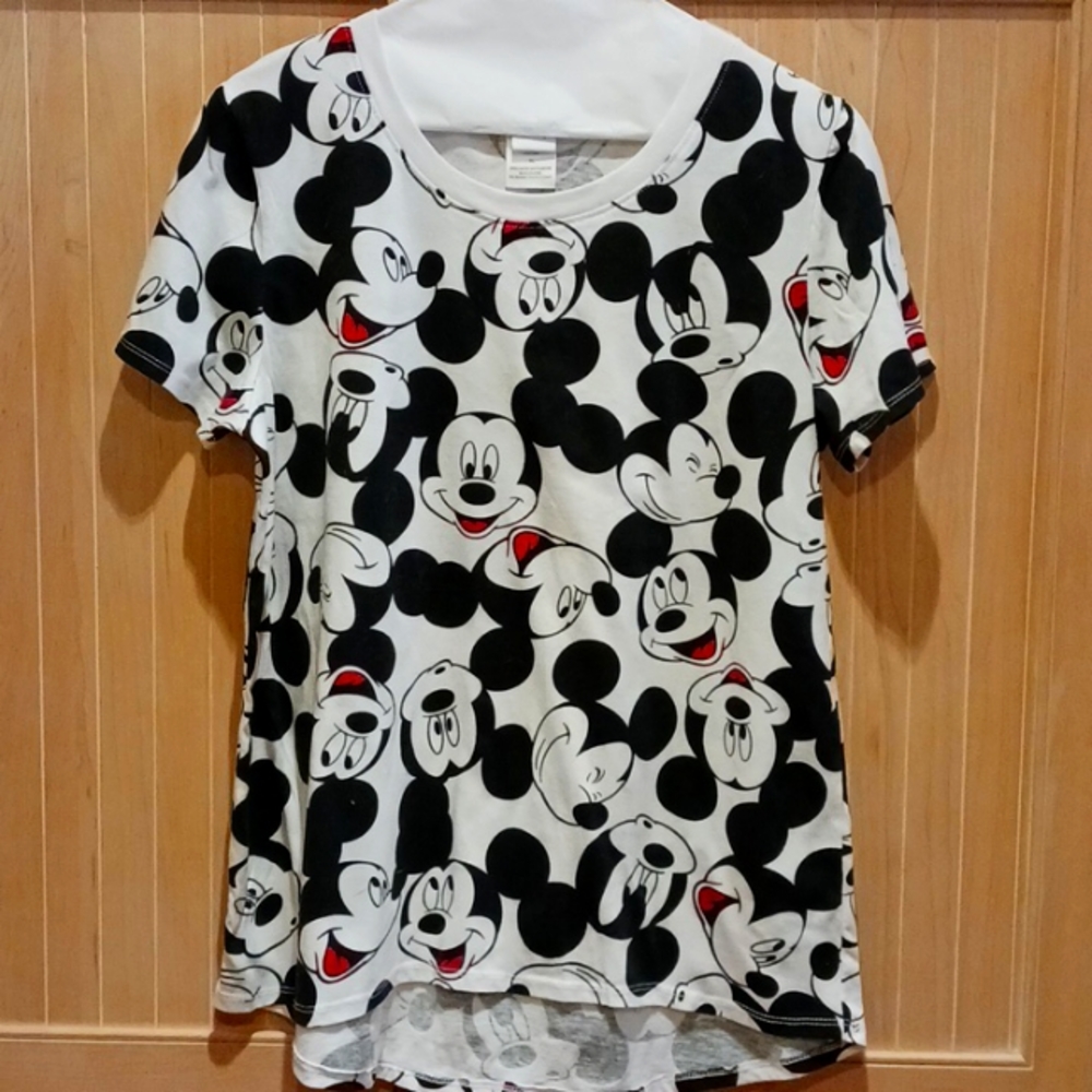 Disney Mickey Tee EUC SizeM